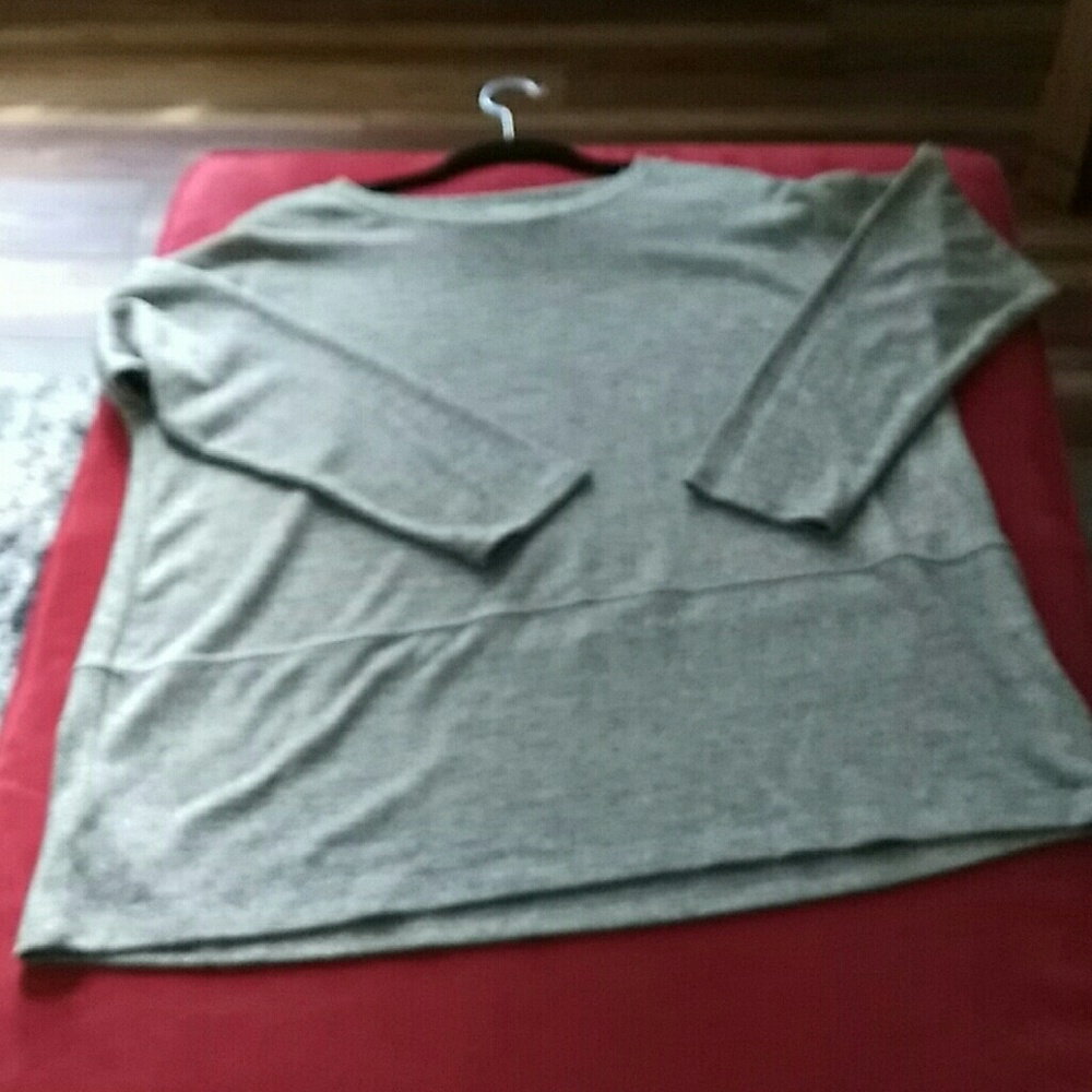 Gray top with gold and silver metallic
